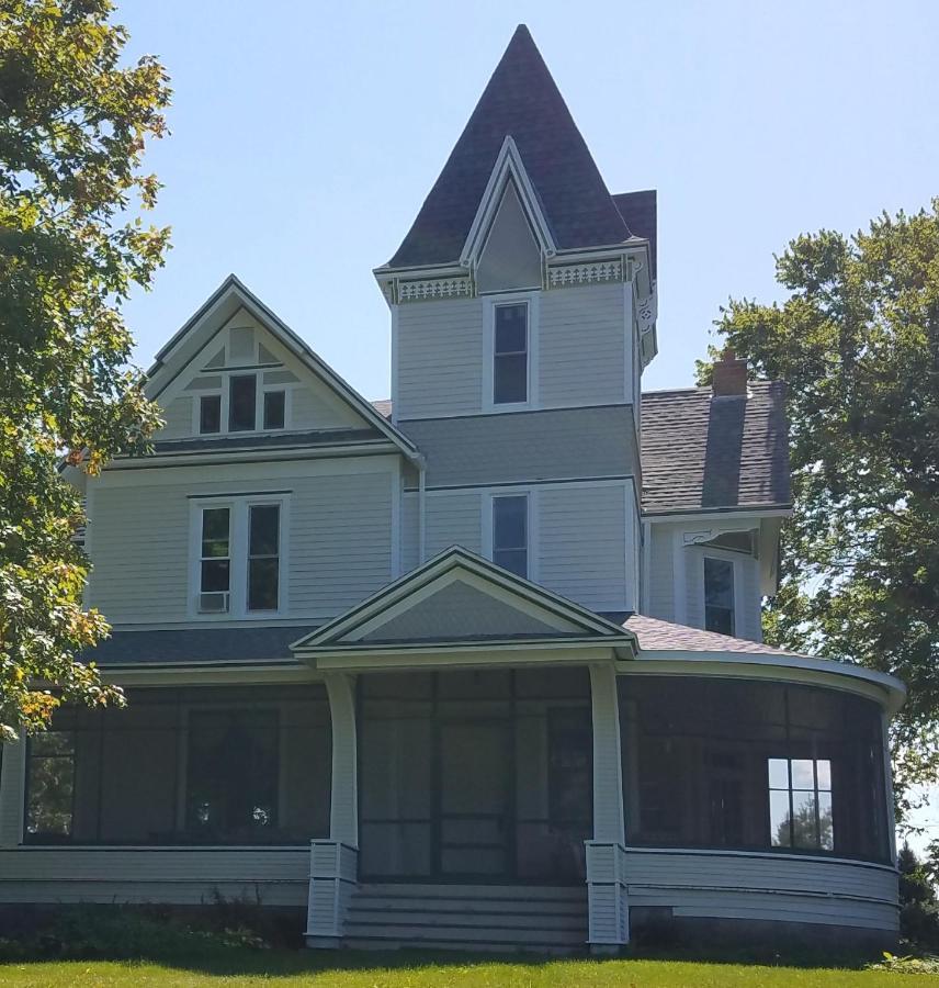 Oaklawn Inn Menomonie Exterior photo