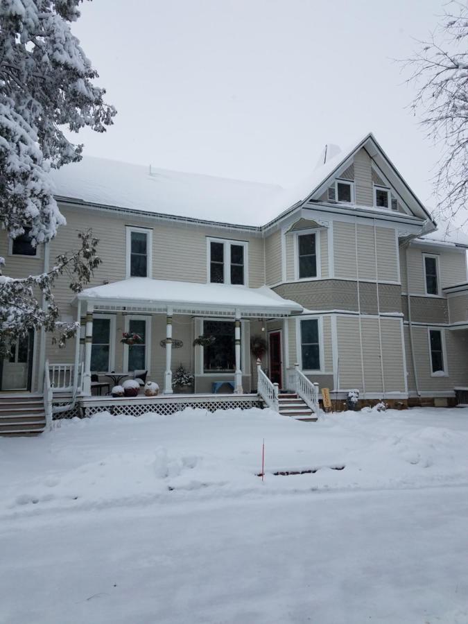 Oaklawn Inn Menomonie Exterior photo